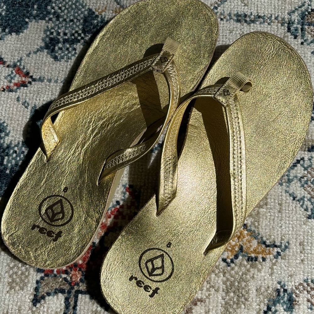 Reef - Women’s Gold Flip Flops, Size 8